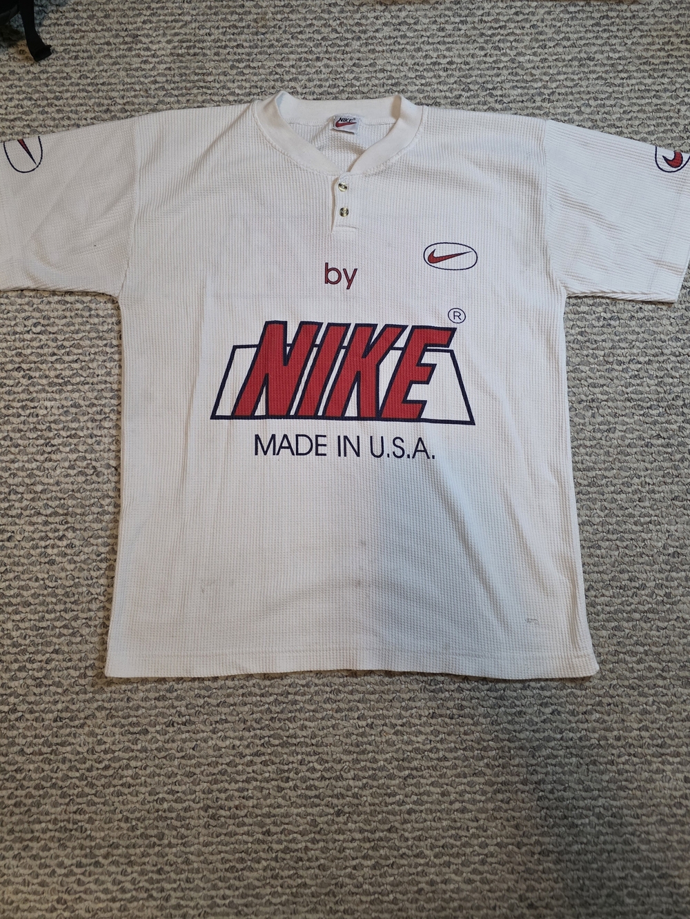 Vintage Nike Men’s White Short-Sleeve Graphic Henley Shirt